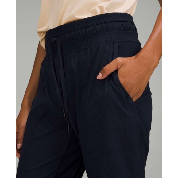 Lululemon Dance Studio Mid-Rise Crop 25" True Navy Size 4 - Picture 3 of 10